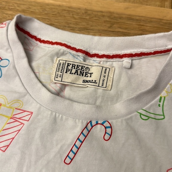FREE PLANET ⭐️ tshirt - Picture 3 of 4